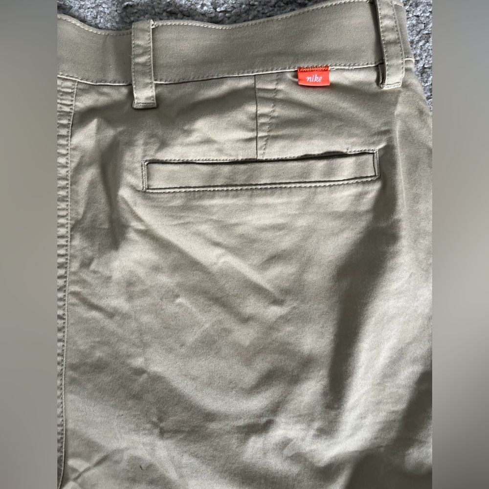 Nike Dri-FIT Shorts Mens 35 Khaki Tan Standard Fit Golf Chino Stain Read